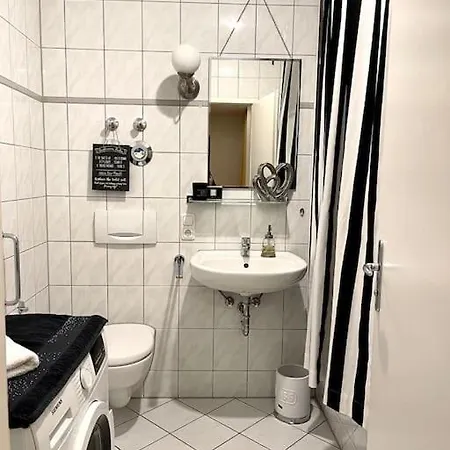 Dachgeschosswohnung Mit 2 Schlafzimmern Zentrum Nord Mit Aufzug Leipzig Eksteriør billede